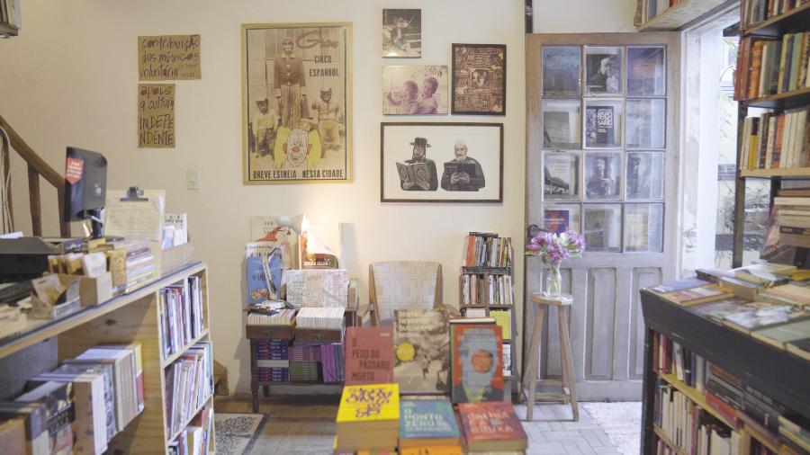 Livraria Simples, no bairro do Bixiga, em São Paulo, tem ambiente aconchegante e acolhedor - Dumitriu Filmes/Divulgação