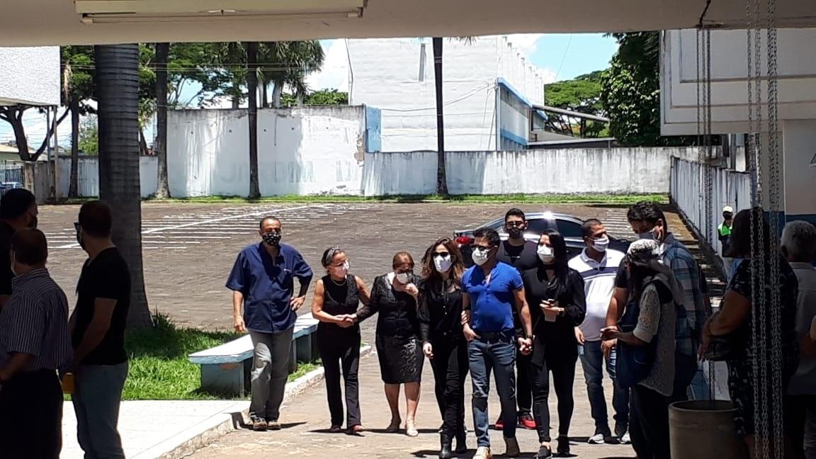 Dona Helena, mãe de Zezé di Camargo, também chegou junto vom o filho - Galtiery Rodrigues/UOL