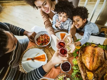 Bênçãos familiares chegam para 2 signos na semana que vem, diz Tarô