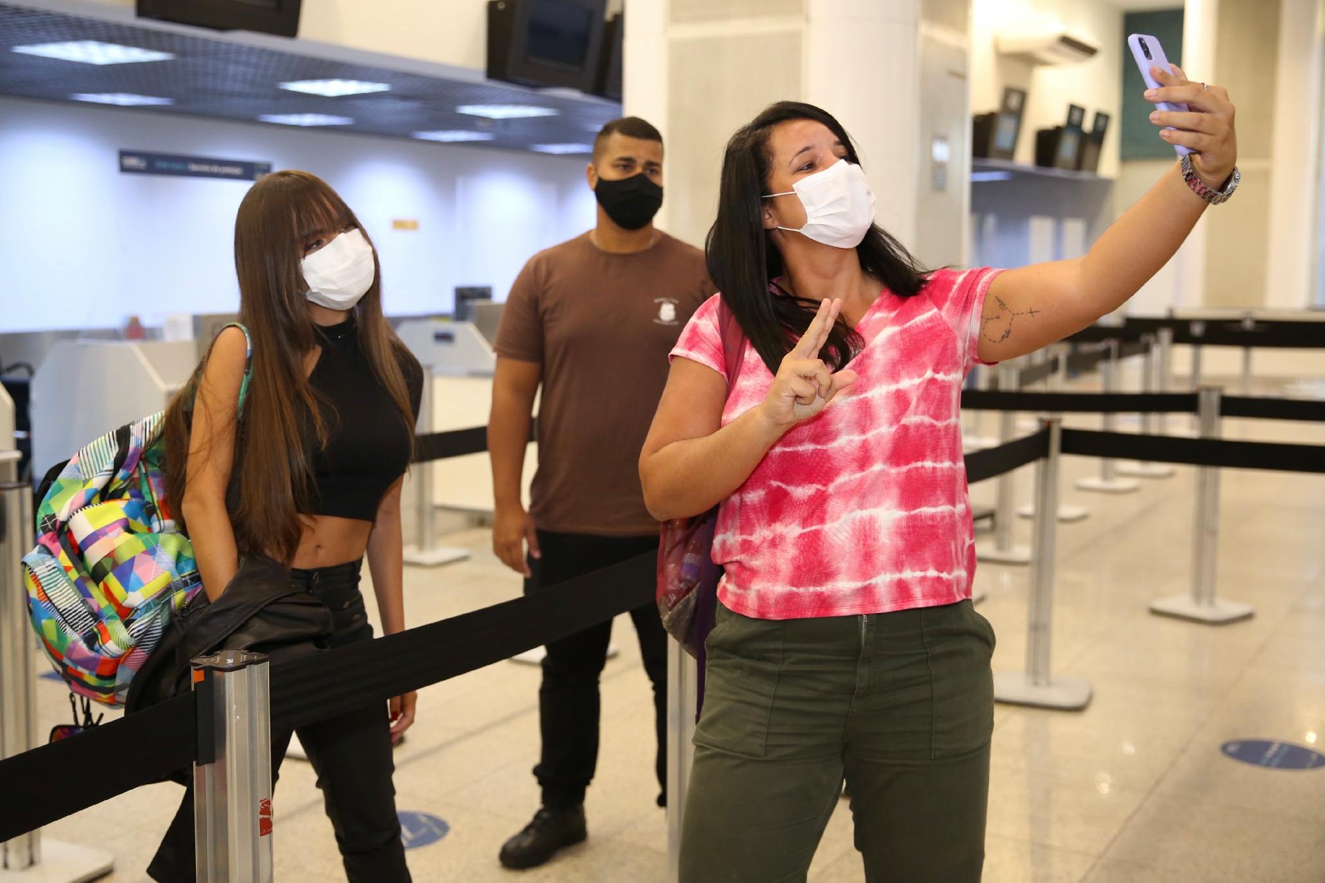 Thaís Braz posou para fotos hoje no Aeroporto Santos Dumont - Roberto Filho/Brazil News