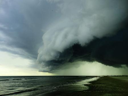 Temporal se formando na Praia do Cassino: condições extremas e diferentes durante o percurso  - Mauren da Silva Rodrigues/Creative Commons - Mauren da Silva Rodrigues/Creative Commons