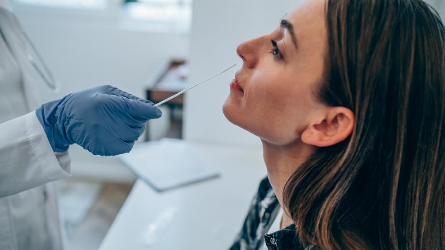 Brasil acumula 34.326.815 testes positivos notificados desde o início da pandemia - iStock