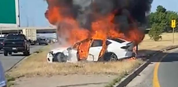 Men pull unconscious driver from burning car