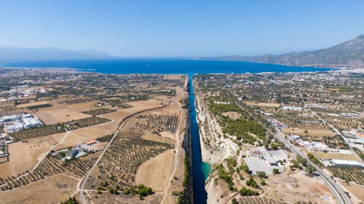 Vista aérea do Canal de Corinto e do Golfo Sarônico, na Grécia - Maciej Grabowicz/Getty Images/iStockphoto - Maciej Grabowicz/Getty Images/iStockphoto