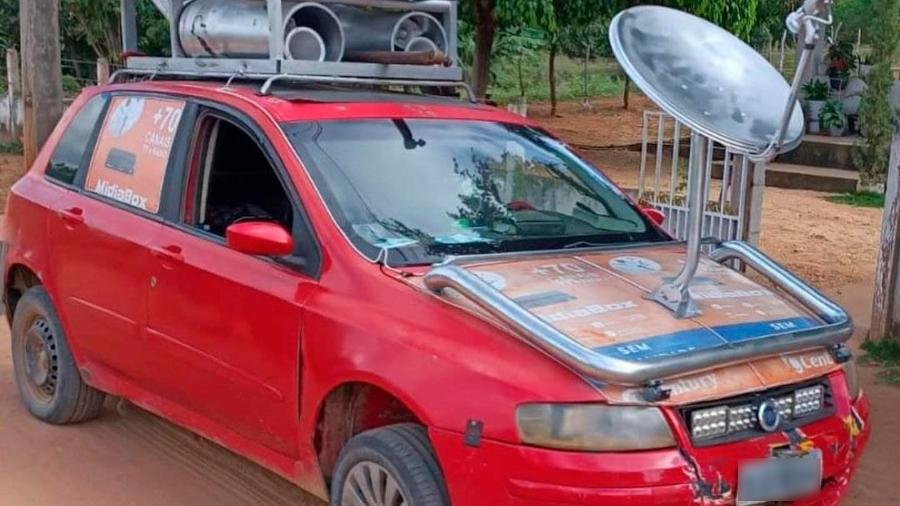 Foto de Fiat Stilo "antenado" está intrigando internautas; as antenas parabólicas seriam detectoras de extraterrestres? - Reprodução