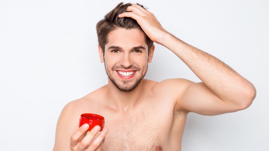 Pomada, cera e gel para cabelo oferecem resultados diferentes na hora de fazer o penteado - iStock