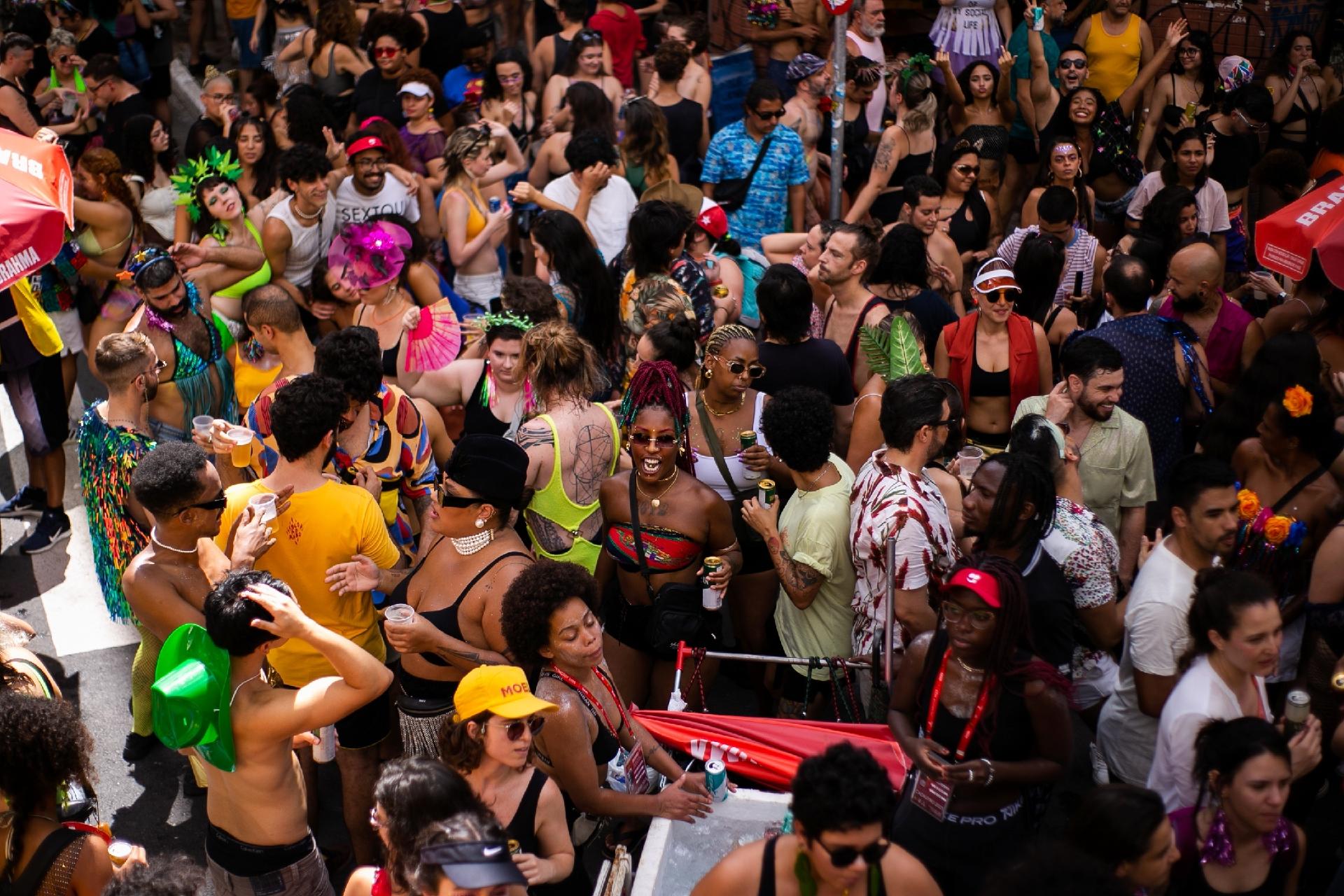 Mulheres se juntaram no centro de São Paulo para celebrar a diversidade - Victória Ribeiro/UOL