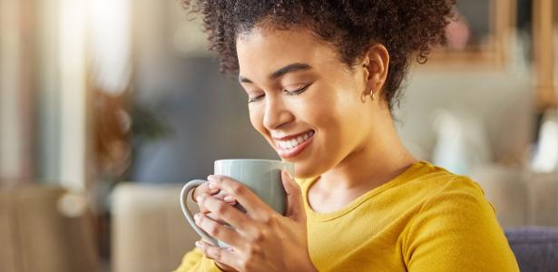 Chá de saquinho tem os mesmos benefícios que o de folhas?