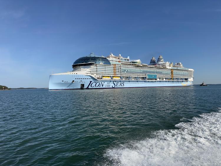 Icon of the Seas em sua primeira viagem em mar aberto para testes, em junho de 2023