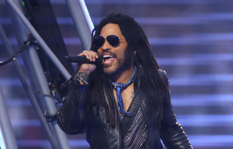 O músico Lenny Kravitz durante show antes da final da UEFA Champions League 2023/24 entre Borussia Dortmund x Real Madrid CF, no Estádio de Wembley, em 1º de junho, em Londres, Inglaterra