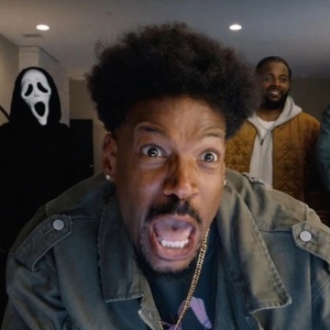 Sátira de horror é refilmada com atores do original