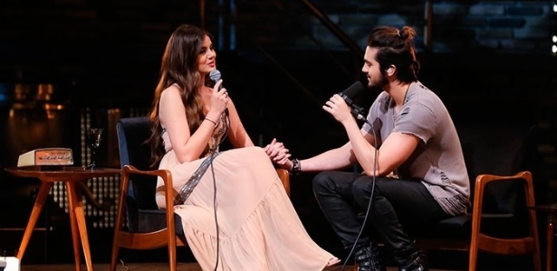 18.ago.2016 - Camila Queiroz e Luan Santana se beijam durante gravação do DVD "1977" do cantor sertanejo - Manuela Scarpa/Brazil News - Manuela Scarpa/Brazil News