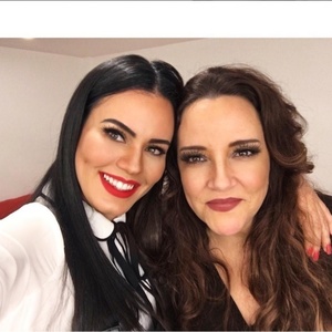 28.nov.2016 - Na noite desta quinta-feira, Leticia Lima posou com Ana Carolina e compartilhou o foto em perfil no Instagram "Não vale a pena o que não vale a pele", escreveu a atriz na legenda da imagem - Reprodução /Instagram /Léticia Lima - Reprodução /Instagram /Léticia Lima