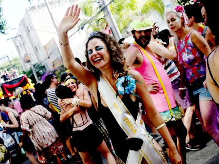 4.mar.2017 - O Bloco do Apego desfila em São Paulo no pós-Carnaval - Edson Lopes Jr./UOL