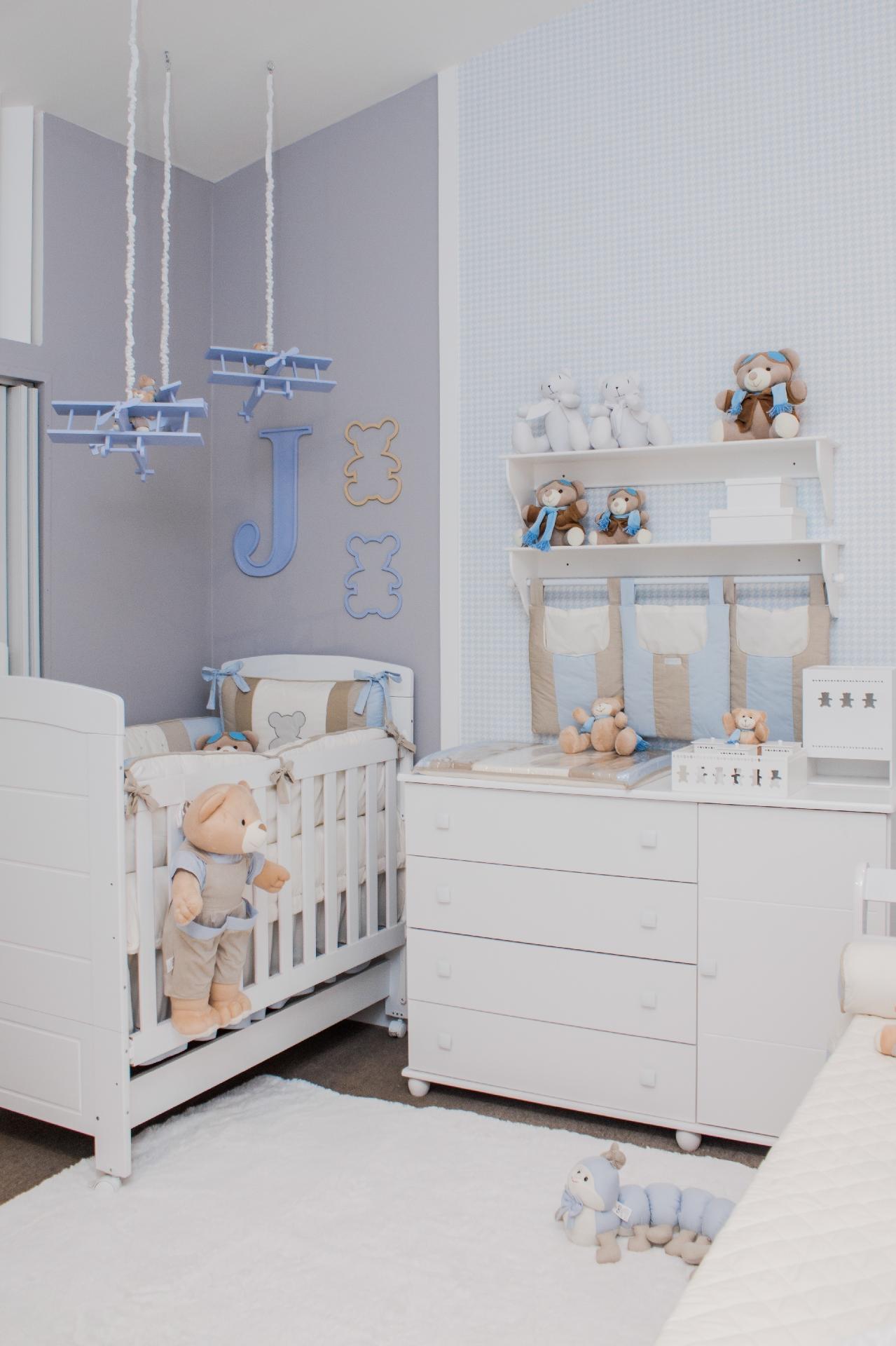 O quarto de Julinho foi todo decorado nas cores azul claro, bege e cinza. Os bichos de pelúcia foram pedidos da atriz para alegrar o ambiente  - Divulgação/Diogo Rodrigues-Posto 10 Estúdio