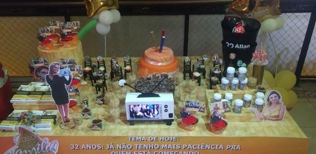 Detalhe da decoração da mesa da festa com o tema "Casos de Família" - Arquivo Pessoal - Arquivo Pessoal
