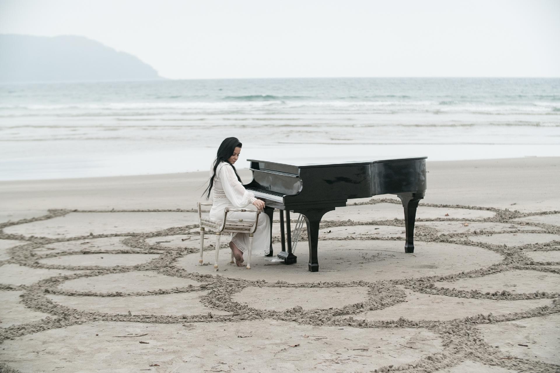 Cenas do clipe de "Bengala e Crochê" de Maiara e Maraisa - Olivio Neto