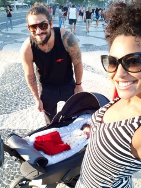 Sheron Menezzes com o marido e o filho, Benjamin - Reprodução/SBT