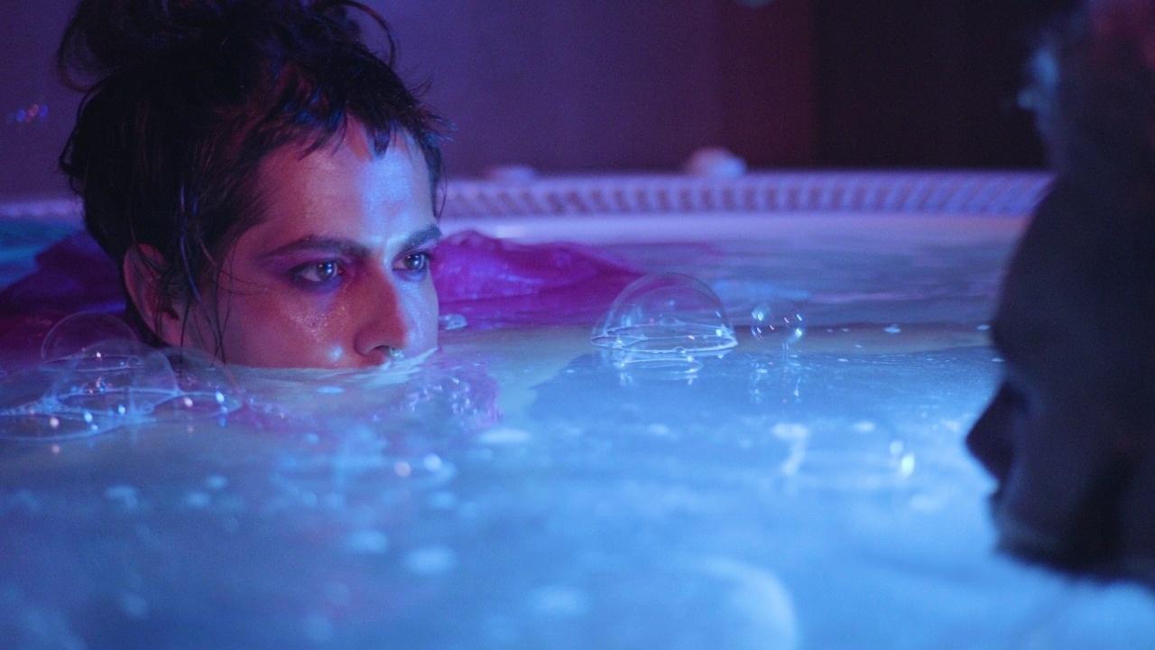 Cena do videoclipe "Canção de Engate" - Joana Linda