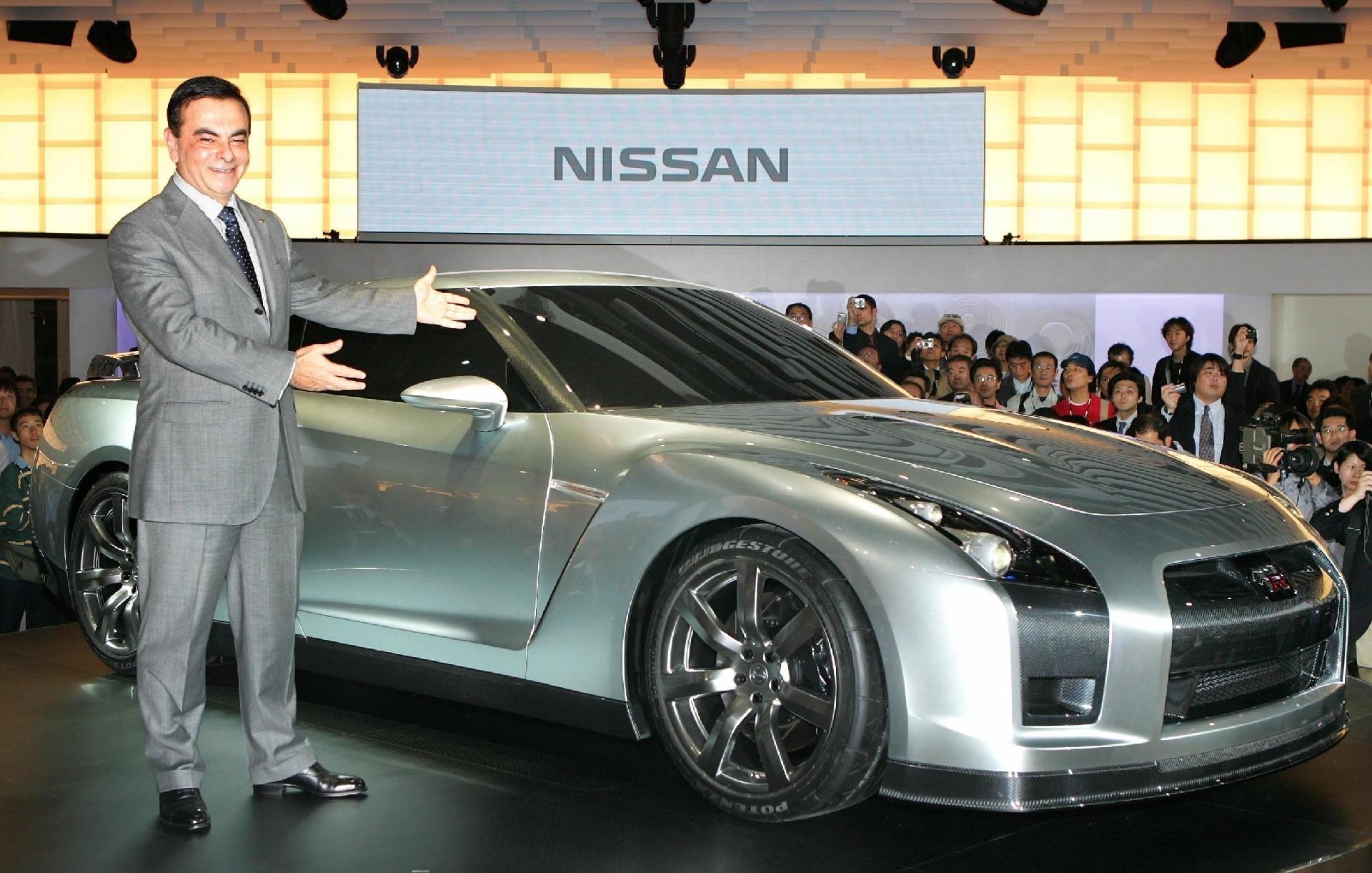 Carlos Ghosn e o Nissan GT-R - Kazuhiro Nogi/AFP