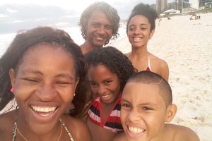 Deize, João Rafael, 11 anos, Jéssika, 11 e Joyce, 16, com o pai, Rafael - Arquivo pessoal - Arquivo pessoal