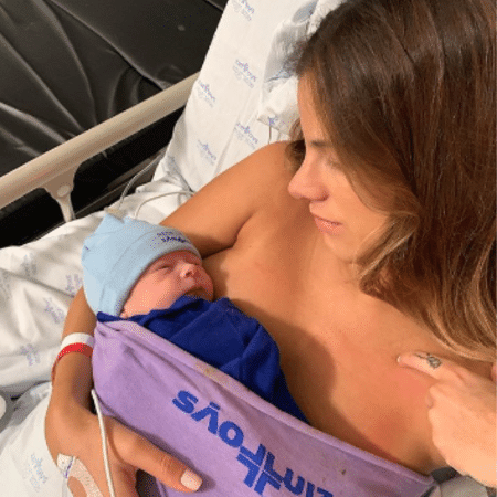 Matheus Verdelho mostra foto da mulher, Shantal Abreu, após o parto do primeiro filho dos dois - Reprodução/Instagram