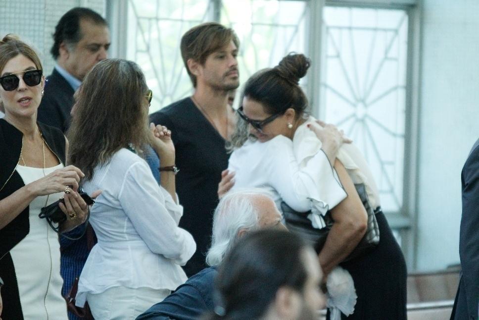 Dado Dolabella foi com a mãe, Pepita Rodrigues a velório e missa de corpo presente da socialite Gisella Amaral, na igreja São José, na Lagoa  - Wallace Barbosa/AgNews