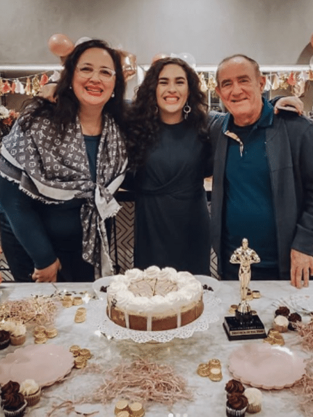 Lívian Aragão comemora seus 20 anos com os pais, Renato Aragão e Lilian Aragão - Reprodução/Instagram