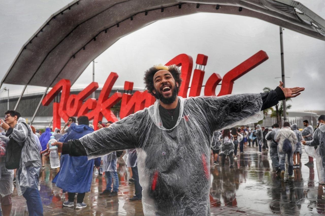 Nem a chuva acabou com a animação do público no Rock in Rio 2019 - LUCIOLA VILELLA/UOL