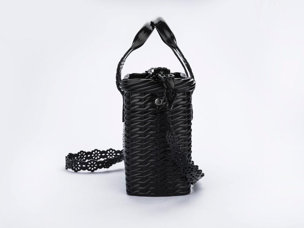 Melissa lança parceria com Viktor&Rolf durante semana de moda de Paris ...