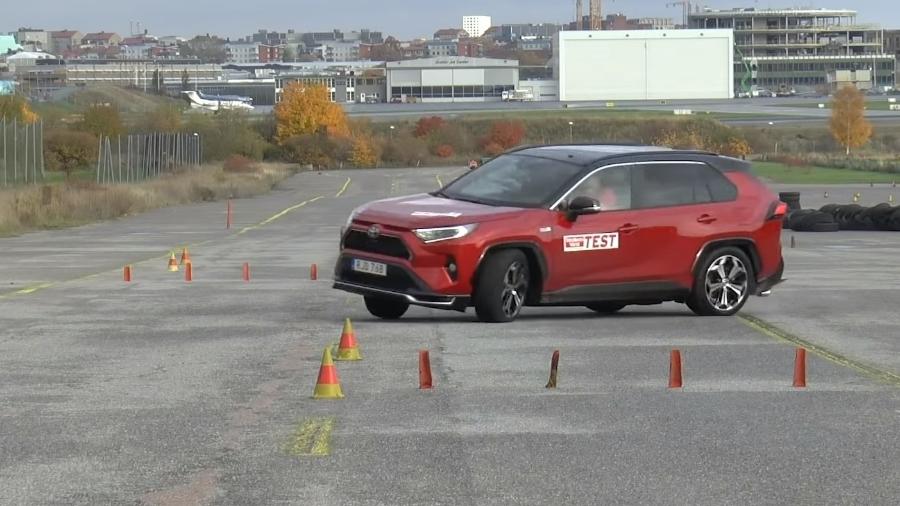 Toyota RAV4 Plug-in Hybrid 2021 reprova em teste do alce - Divulgação