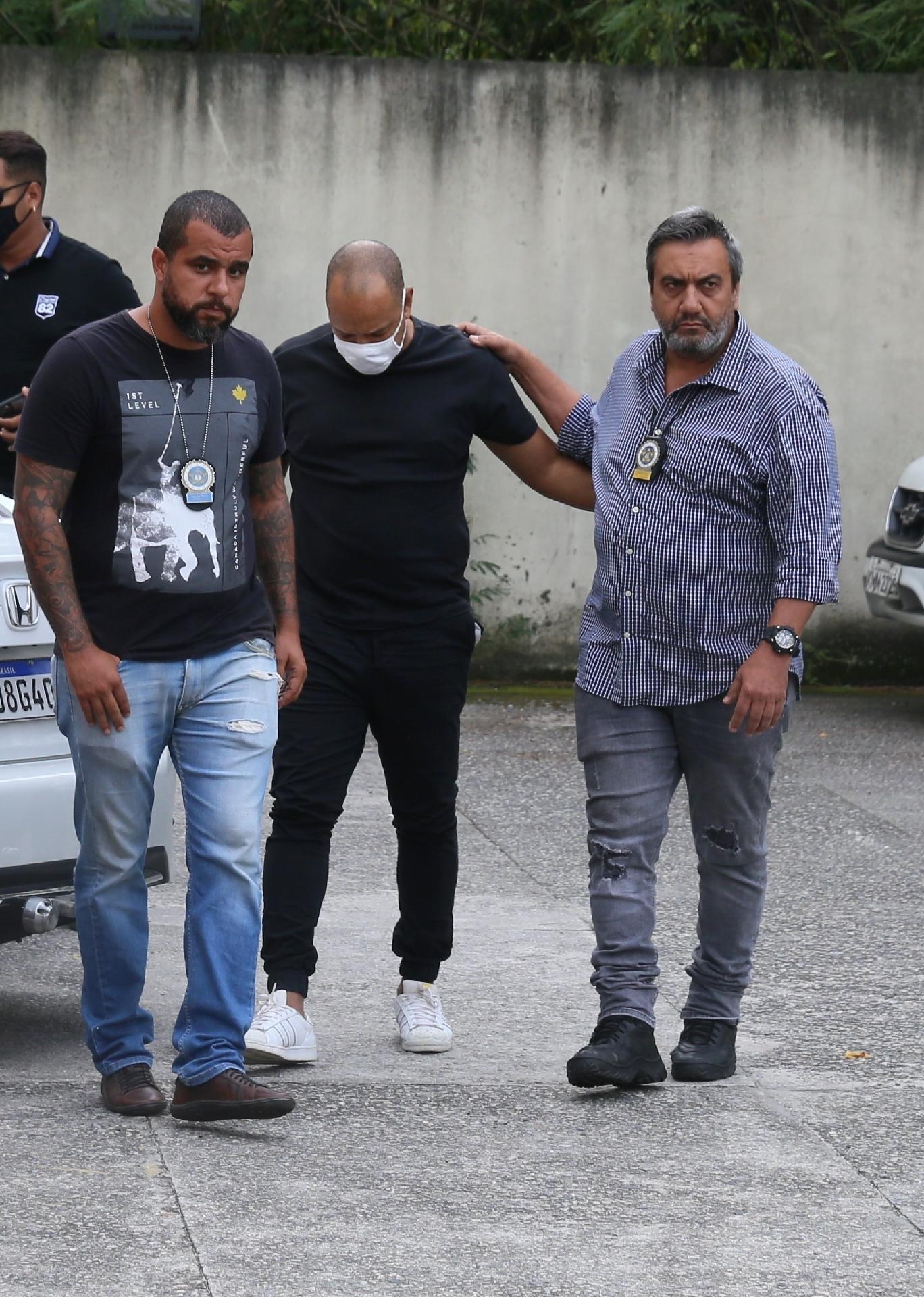 Anderson Leonardo chegando para prestar depoimento em Realengo, no Rio - Anderson Borde/AgNews