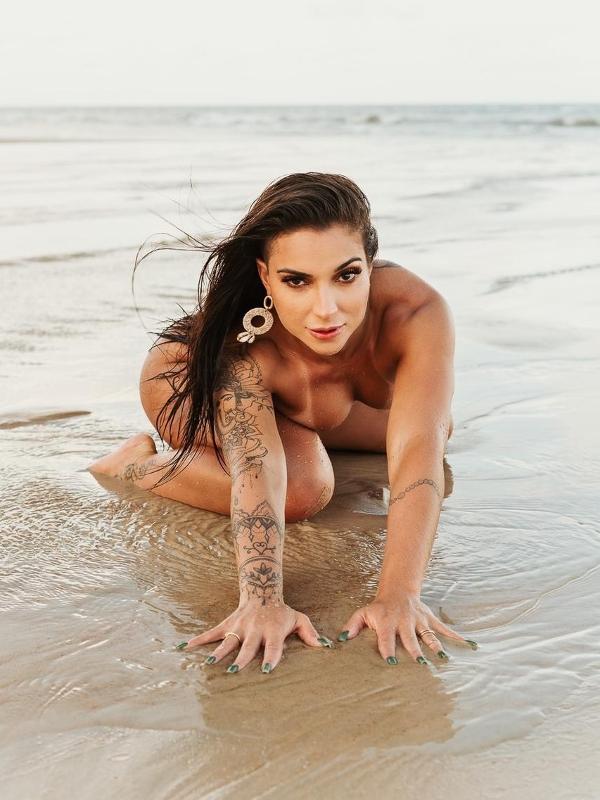 The Rock Brasileiro lucra com fotos sensuais e vídeo de sexo explícito