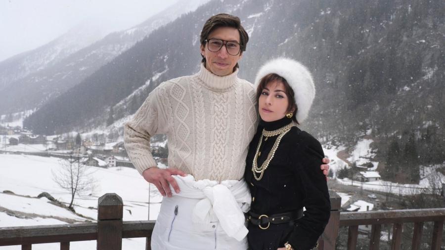 Lady Gaga e Adam Driver na luxuosa mansão alpina onde foi rodado "Casa Gucci" - divulgação