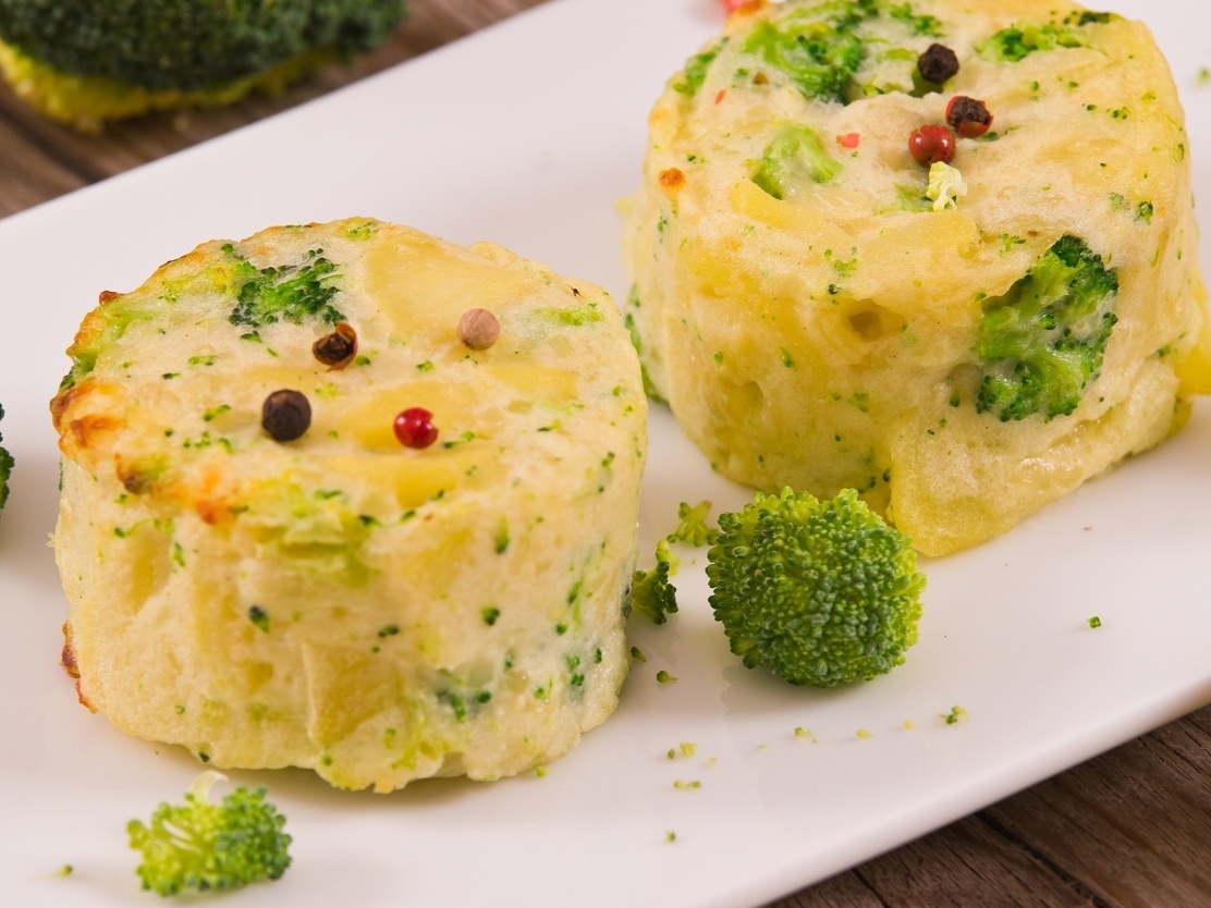 Ovos assados com queijo: lanche prático, delicioso e versátil