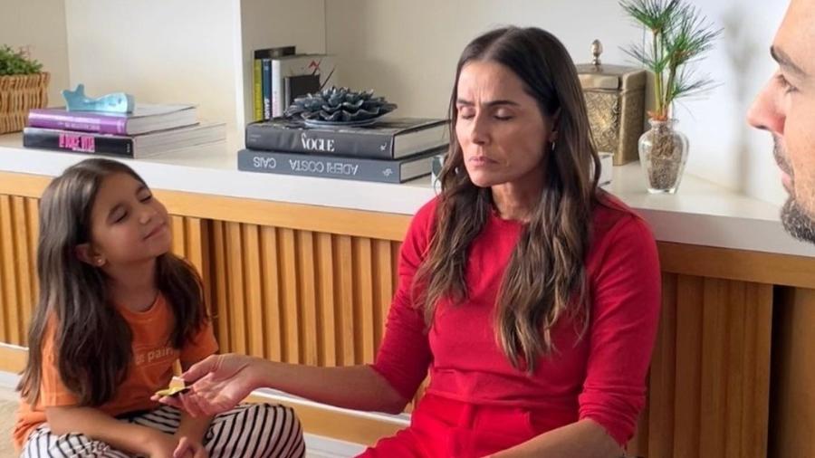 Deborah Secco e a filha, Maria Flor, fizeram sessão de hipnose - Instagram/@tiagogarcia77