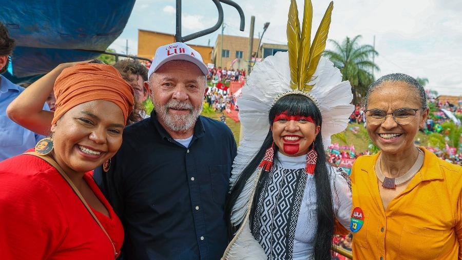   Marina Silva e Lula em encontro com lideranças locais durante caminhada pela Grande Belo Horizonte (MG) em outubro de 2022, durante a campanha à presidência. Foto: Ricardo Stuckert/Fotos Públicas - Ricardo Stuckert/Fotos Públicas