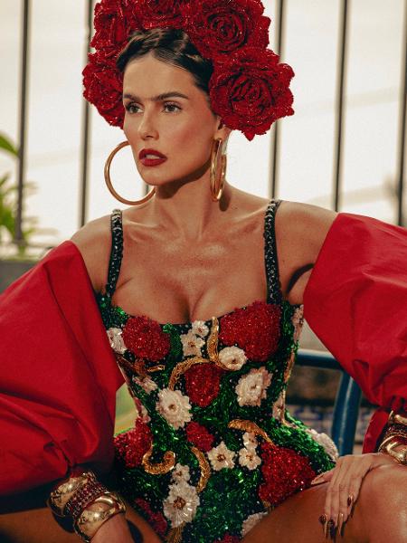 Deborah Secco homenageia Frida Kahlo em segundo dia dos desfiles da Sapucaí