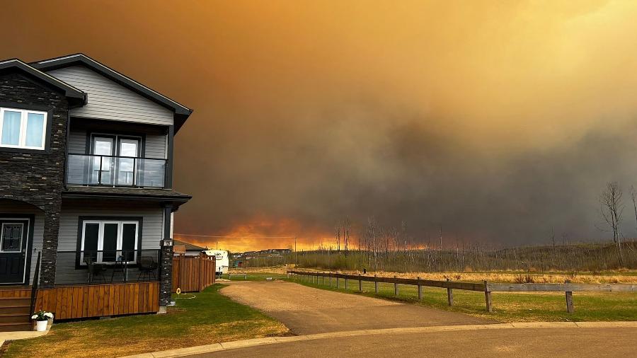 Incêndio florestal no Canadá