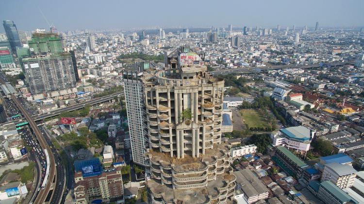 Sathorn Unique Tower, em Bangcoc, na Tailândia