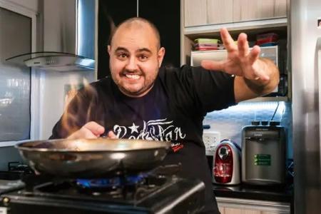As primeiras receitas foram um teste para ele mesmo na cozinha As primeiras receitas foram um teste para ele mesmo na cozinha
