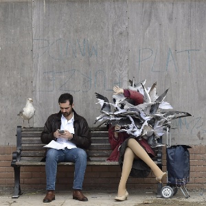 20.ago.2015 - O artista urbano britânico Banksy anunciou nesta quinta-feira (20) a abertura da "Dismaland", um "parque temático familiar para anarquistas principiantes" em Somerset, região litorânea ao oeste do Reino Unido - Toby Melville/Reuters
