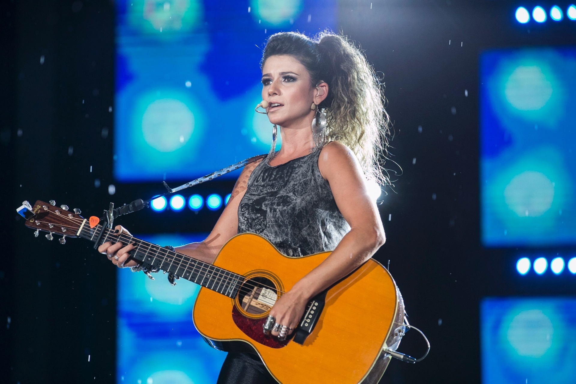 Paula Fernandes será uma das atrações do "Festeja Brasil", especial que a Globo vai exibir no dia 16 de dezembro, uma quarta-feira. Também estarão no programa Luan Santana, Bruno e Marrone, Jads e Jadson, Henrique e Juliano, além de outros nomes da música sertaneja - Divulgação/TV Globo