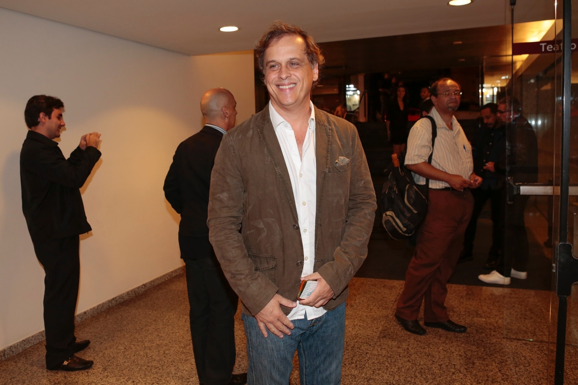 15.mar.2016- Guilherme Fontes vai à entrega dos troféus da APCA (Associação Paulista de Críticos de Artes) aos melhores de 2015 em São Paulo - Rafael Cusato e Sameul Chaves/Brazil News