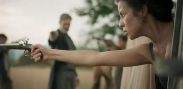 Andreia Horta em cena como Joaquina: sequências de ação em "Liberdade, Liberdade" - Reprodução/TV Globo