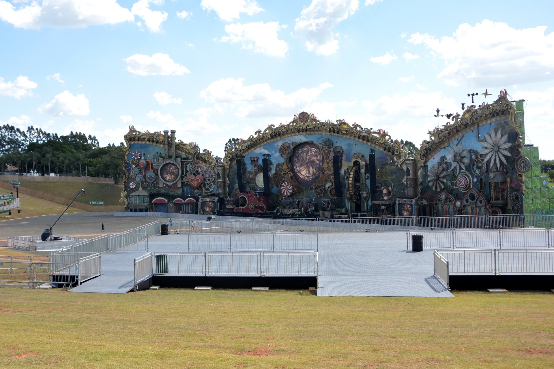 21.abr.2016 - Um dos palcos do Tomorrowland; festival acontece entre esta quinta e sábado - Will Dias/Futura Press/Estadão Conteúdo
