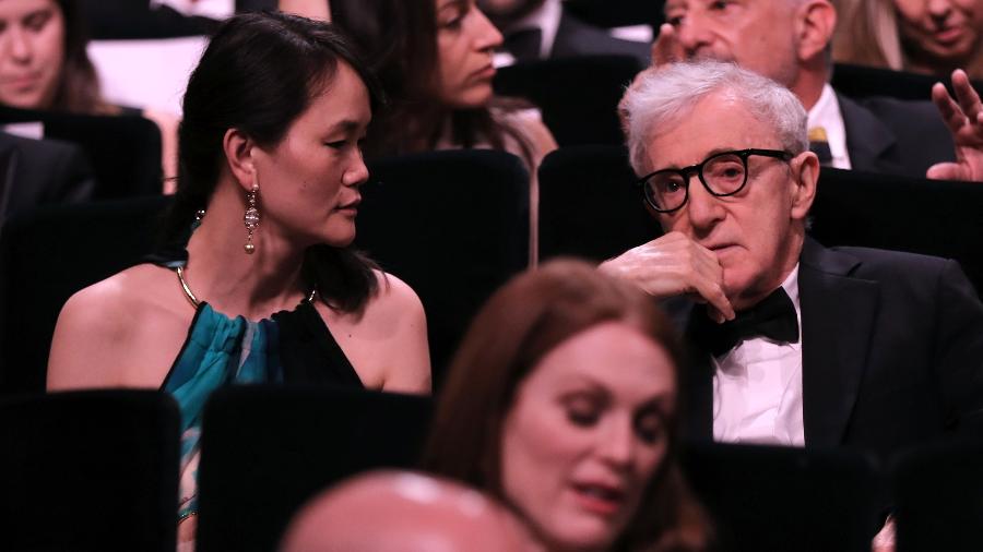 Woody Allen ao lado de sua mulher, Soon-Yi Previn, durante o Festival de Cannes de 2016 - Yves Herman/Reuters