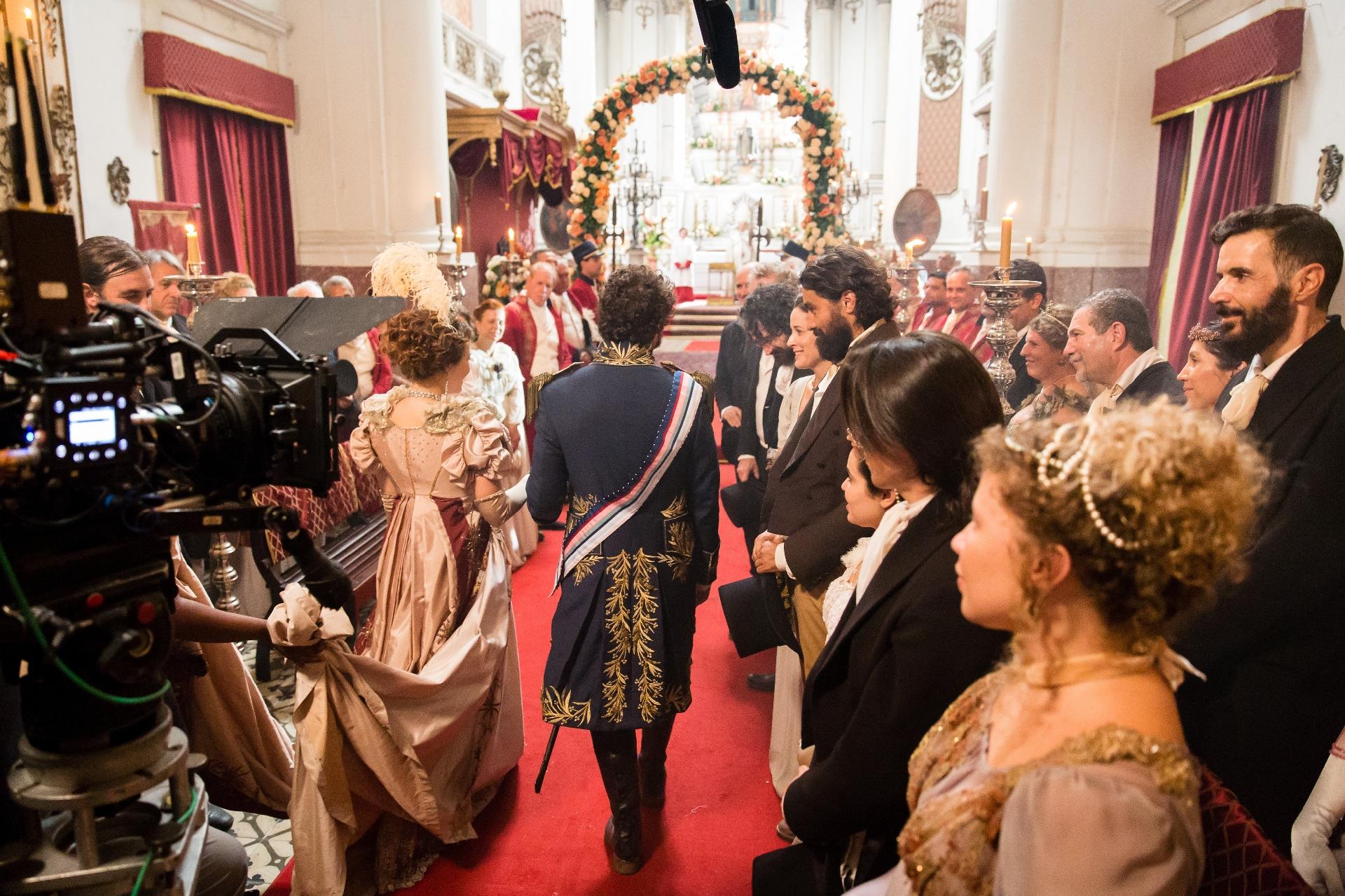 Bastidores da gravação do casamento de Leopoldina (Letícia Colin) e Dom Pedro (Caio Castro) em "Novo Mundo". A sequência, realizada na Igreja Nossa Senhora do Bom Sucesso, no Rio, está prevista para ir ao ar na quinta-feira (30) - Tata Barreto/TV Globo