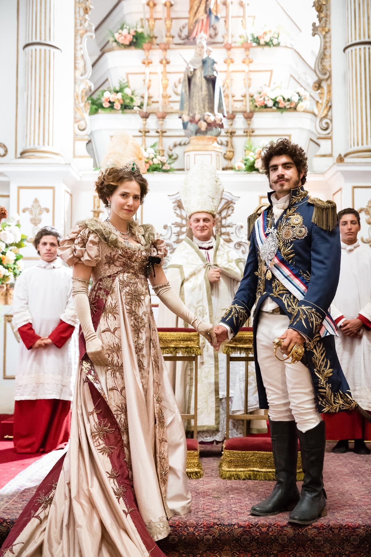 Bastidores da gravação do casamento de Leopoldina (Letícia Colin) e Dom Pedro (Caio Castro) em "Novo Mundo". A sequência, realizada na Igreja Nossa Senhora do Bom Sucesso, no Rio, está prevista para ir ao ar na quinta-feira (30) - Tata Barreto/TV Globo