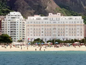 Na cama de Madonna: antes de megarreforma, Copacabana Palace leiloa móveis